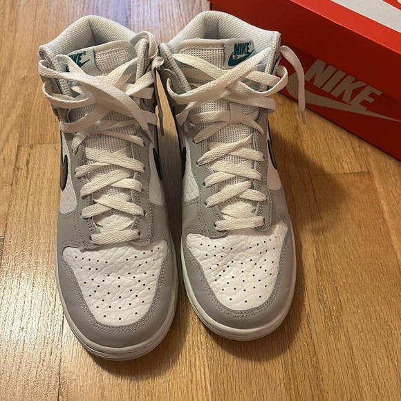 Nike Dunk High - Picture 2 of 9